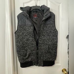 Yoki Men's Charcoal and Black Quilted Vest